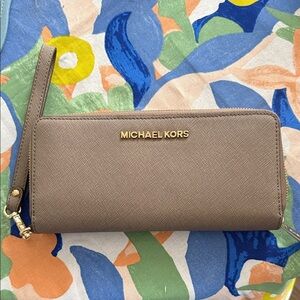 Michael Kors Jet Set Brown Wristlet with Gold Accents. New without tags